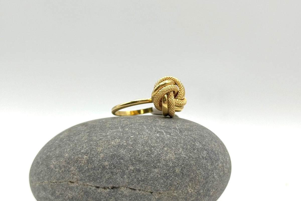 Small Knot Ring - Classic & Delicate