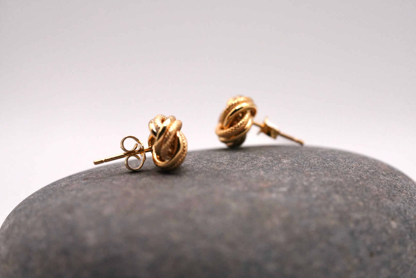 10k Knot Earrings - Eternal Treasure