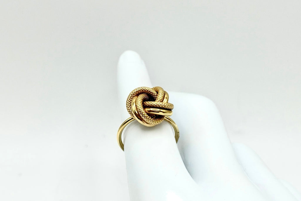 Knot Ring - Classic & Timeless